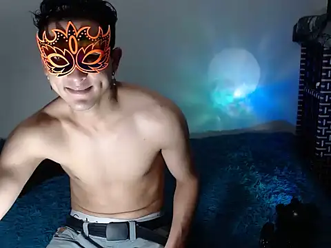Snapshot of SexyboyHot2000 chatting on April 14, 8:59 pm SexyboyHot2000 online show from April 14, 8:59 pm