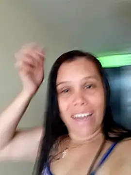 Snapshot of alexandra-queen chatting on April 27, 5:55 pm alexandra-queen online show from April 27, 5:55 pm