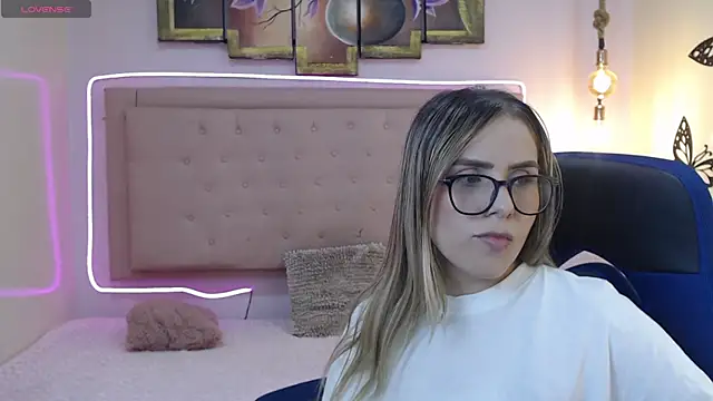 Snapshot of martinaivanova chatting on April 14, 4:40 am martinaivanova online show from April 14, 4:40 am