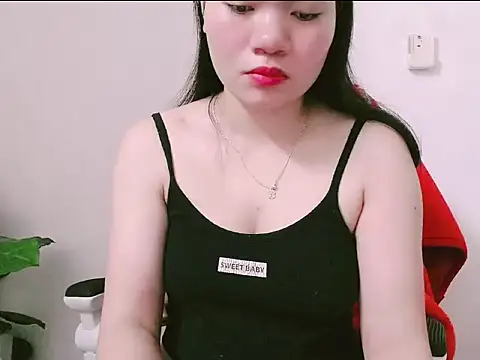 Snapshot of Suhynxx chatting on April 12, 10:04 pm Suhynxx online show from April 12, 10:04 pm