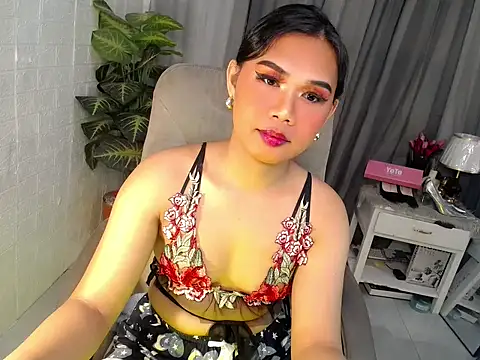 Snapshot of Yourgorgeousmarge chatting on April 21, 2:04 am Yourgorgeousmarge online show from April 21, 2:04 am