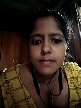 Snapshot of Aditi_sarkar chatting on April 25, 11:35 am Aditi sarkar online show from April 25, 11:35 am