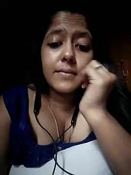 Snapshot of Aditi_sarkar chatting on May 21, 10:33 am Aditi sarkar online show from May 21, 10:33 am