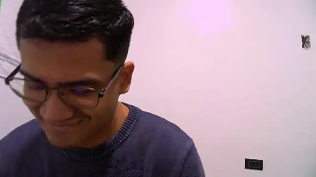 Snapshot of ThiagoVega_ chatting on April 28, 3:55 am ThiagoVega online show from April 28, 3:55 am