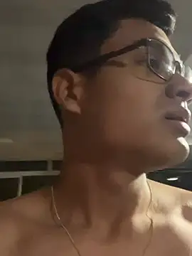Snapshot of ThiagoVega_ chatting on May 10, 3:44 am ThiagoVega online show from May 10, 3:44 am