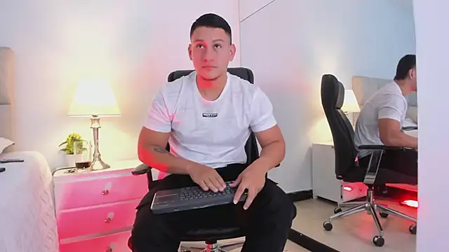 Chriss Diamond online show from May 6, 8:25 pm