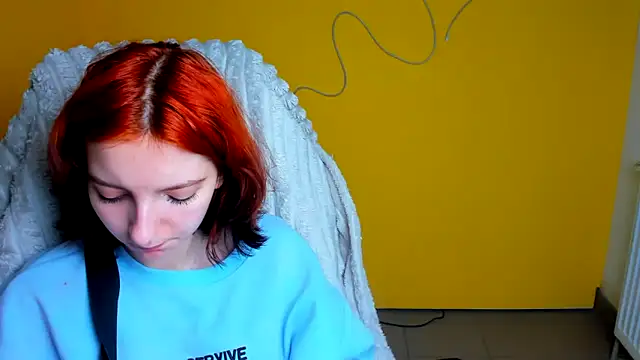 Snapshot of Butterfly_Milly chatting on May 12, 6:32 am Butterfly Milly online show from May 12, 6:32 am