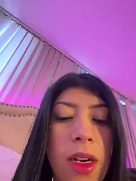 Snapshot of emilydolly_ chatting on March 31, 12:05 pm emilydolly online show from March 31, 12:05 pm