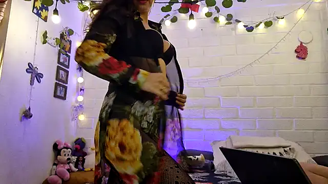 LASEXbellaX online show from May 18, 1:45 am