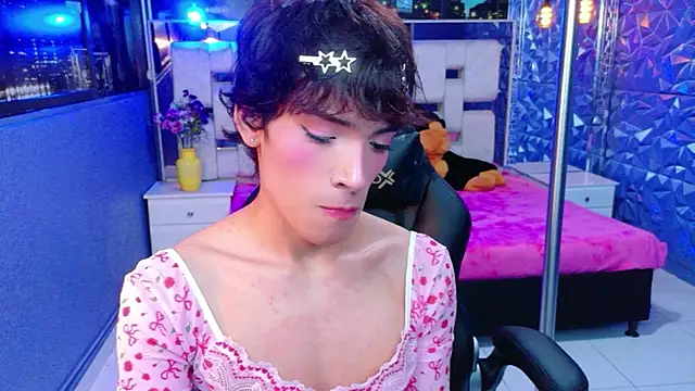 Snapshot of IsaacNovaa chatting on June 8, 1:28 am IsaacNovaa online show from June 8, 1:28 am