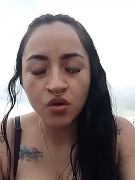Snapshot of kimberly_peter chatting on June 16, 10:23 pm kimberly peter online show from June 16, 10:23 pm