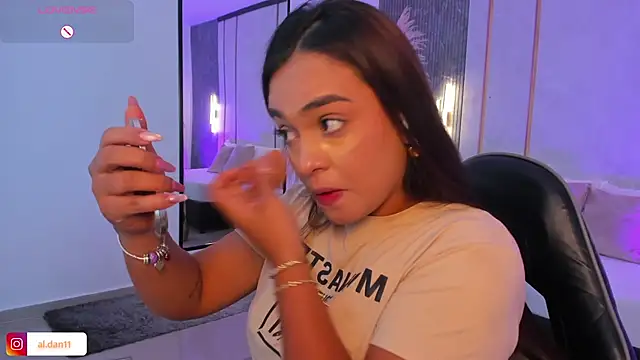 Snapshot of alana_dantes_ chatting on May 28, 7:44 pm alana dantes online show from May 28, 7:44 pm