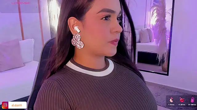 Snapshot of alana_dantes_ chatting on June 2, 7:27 pm alana dantes online show from June 2, 7:27 pm