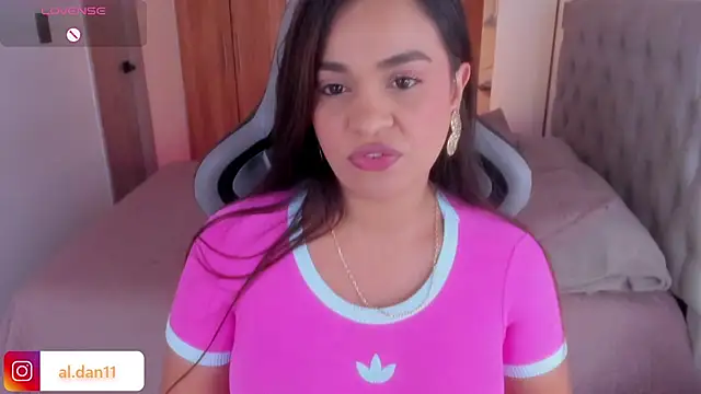 Snapshot of alana_dantes_ chatting on July 24, 6:06 pm alana dantes online show from July 24, 6:06 pm