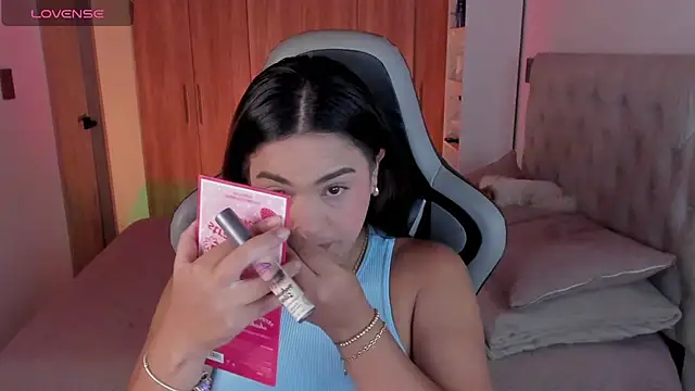 Snapshot of alana_dantes_ chatting on July 28, 7:39 pm alana dantes online show from July 28, 7:39 pm