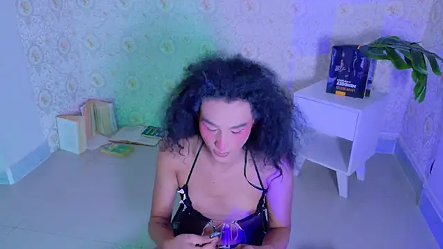 Snapshot of Mikavelvet08 chatting on May 20, 2:12 pm Mikavelvet08 online show from May 20, 2:12 pm