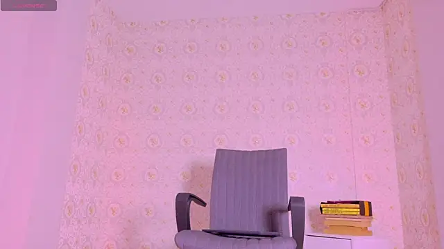 Snapshot of Mikavelvet08 chatting on May 27, 4:37 pm Mikavelvet08 online show from May 27, 4:37 pm