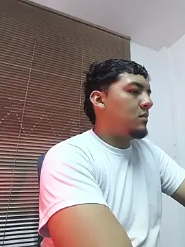 Snapshot of Itsdavidxxx chatting on April 18, 11:49 pm Itsdavidxxx online show from April 18, 11:49 pm