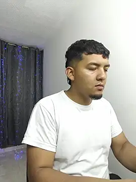 Snapshot of Itsdavidxxx chatting on May 9, 6:29 am Itsdavidxxx online show from May 9, 6:29 am