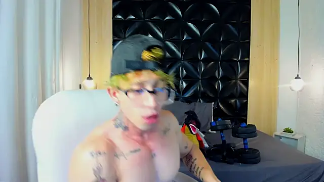 Snapshot of Adam_Skye chatting on May 14, 4:08 am Adam Skye online show from May 14, 4:08 am