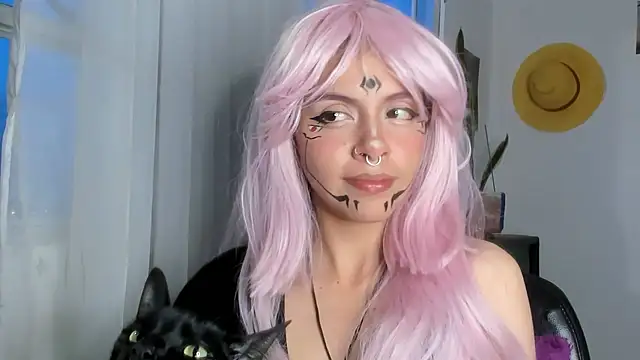 Snapshot of Nyxara- chatting on April 19, 11:18 pm Nyxara- online show from April 19, 11:18 pm