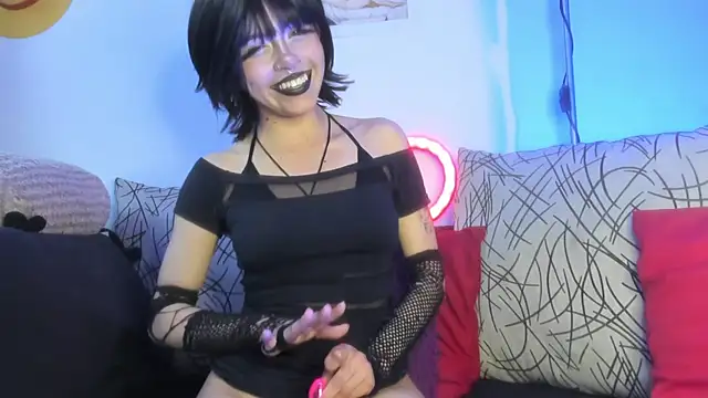 Snapshot of Nyxara- chatting on May 21, 10:28 pm Nyxara- online show from May 21, 10:28 pm
