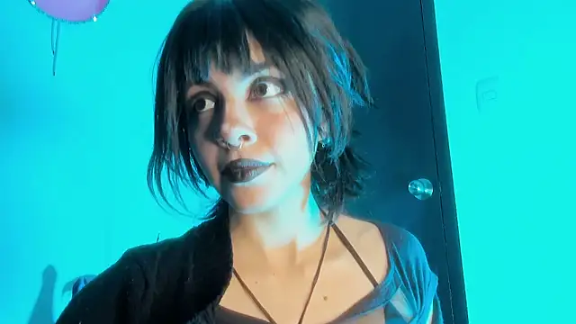 Snapshot of Nyxara- chatting on June 4, 11:22 pm Nyxara- online show from June 4, 11:22 pm