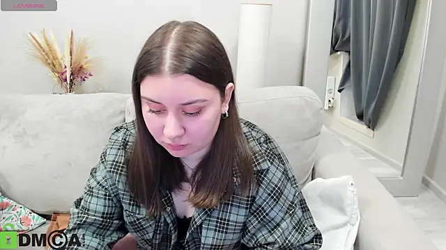 Snapshot of Maya_Raay chatting on April 1, 2:01 am Maya Raay online show from April 1, 2:01 am
