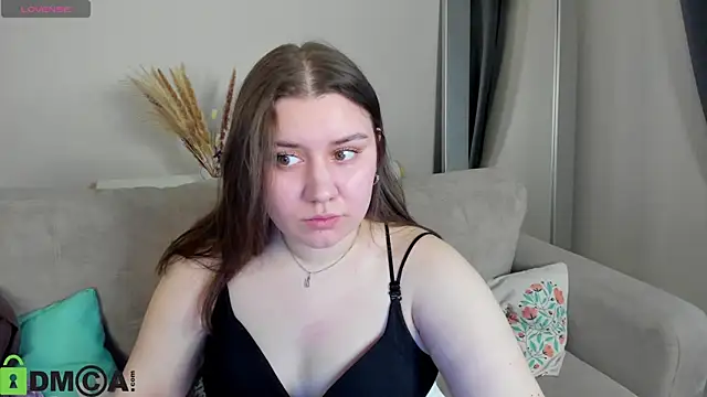 Snapshot of Maya_Raay chatting on April 4, 1:15 am Maya Raay online show from April 4, 1:15 am