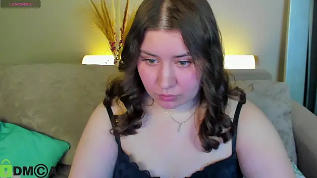 Snapshot of Maya_Raay chatting on April 10, 1:11 am Maya Raay online show from April 10, 1:11 am