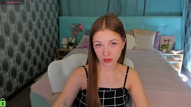 Snapshot of Miss_Shanel chatting on April 11, 1:10 am Miss Shanel online show from April 11, 1:10 am
