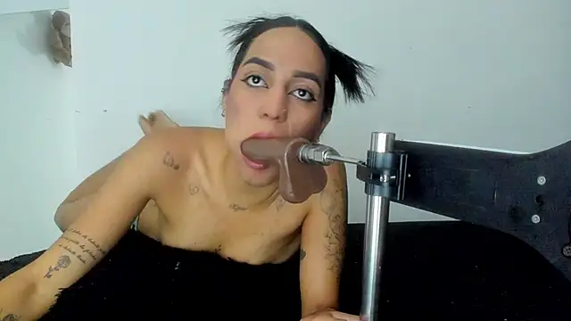 Snapshot of MegannHills_ chatting on June 8, 8:15 am MegannHills online show from June 8, 8:15 am