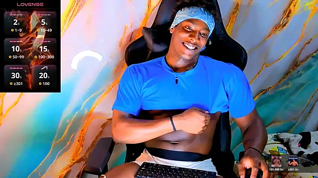 Snapshot of maxmuscle10 chatting on March 30, 10:33 pm maxmuscle10 online show from March 30, 10:33 pm
