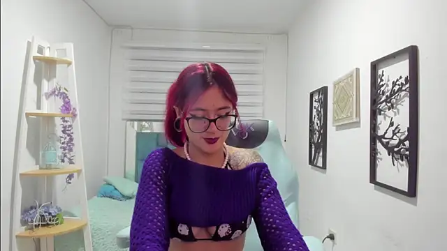 Sara Red X online show from April 22, 3:31 am