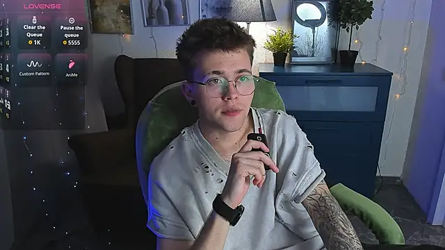 Snapshot of Thomas_Norton chatting on June 12, 9:35 pm Thomas Norton online show from June 12, 9:35 pm