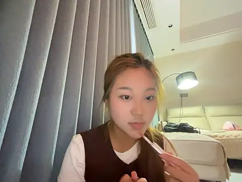 Snapshot of tutu512 chatting on June 7, 7:56 am tutu512 online show from June 7, 7:56 am