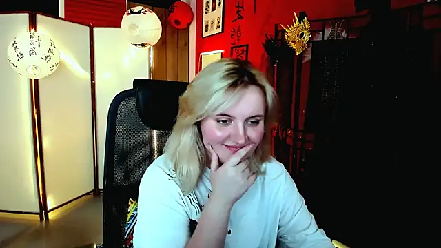 Snapshot of KathyBriggs chatting on May 16, 10:36 am KathyBriggs online show from May 16, 10:36 am