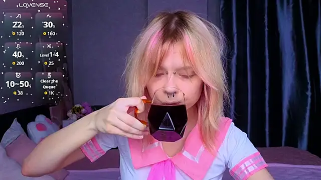 PerryKitty online show from April 22, 7:59 pm