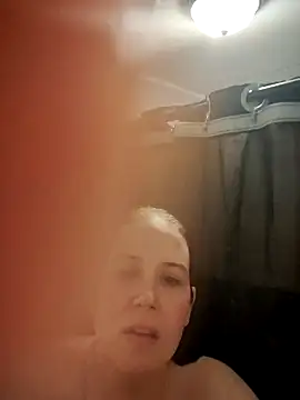 Snapshot of 023thickandjuicy07 chatting on April 11, 3:22 am 023thickandjuicy07 online show from April 11, 3:22 am