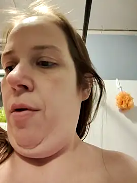 Snapshot of 023thickandjuicy07 chatting on April 18, 2:48 am 023thickandjuicy07 online show from April 18, 2:48 am