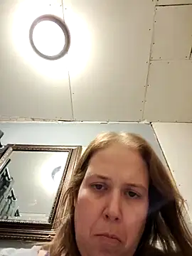 Snapshot of 023thickandjuicy07 chatting on April 20, 2:47 am 023thickandjuicy07 online show from April 20, 2:47 am