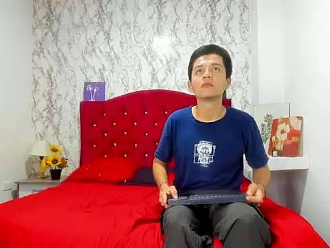 Snapshot of Alejandra_and_James_ chatting on April 10, 12:32 pm Alejandra and James online show from April 10, 12:32 pm