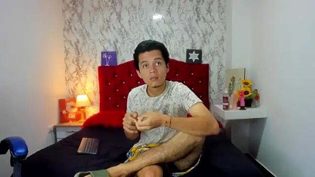 Snapshot of Alejandra_and_James_ chatting on April 27, 12:14 pm Alejandra and James online show from April 27, 12:14 pm