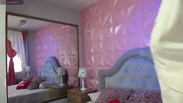 Scarlet Honey  online show from March 26, 1:38 pm