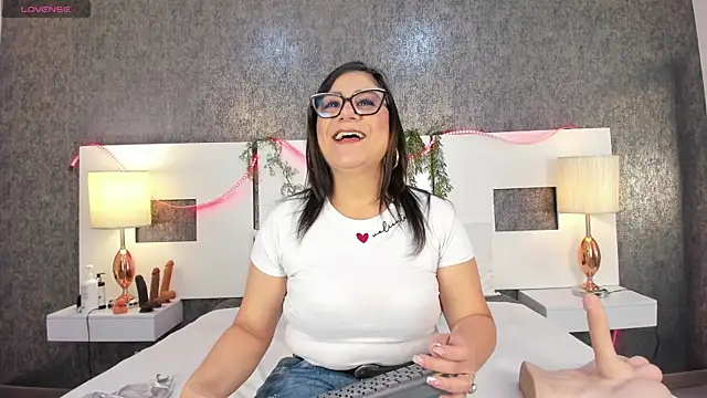 anna  lu online show from April 30, 1:06 pm