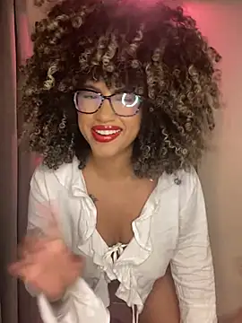 Snapshot of Kendra_curly chatting on June 1, 12:12 am Kendra curly online show from June 1, 12:12 am