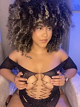 Snapshot of Kendra_curly chatting on June 6, 3:44 am Kendra curly online show from June 6, 3:44 am