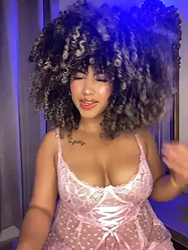 Snapshot of Kendra_curly chatting on June 17, 9:38 pm Kendra curly online show from June 17, 9:38 pm