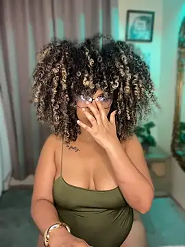 Snapshot of Kendra_curly chatting on July 13, 11:18 pm Kendra curly online show from July 13, 11:18 pm