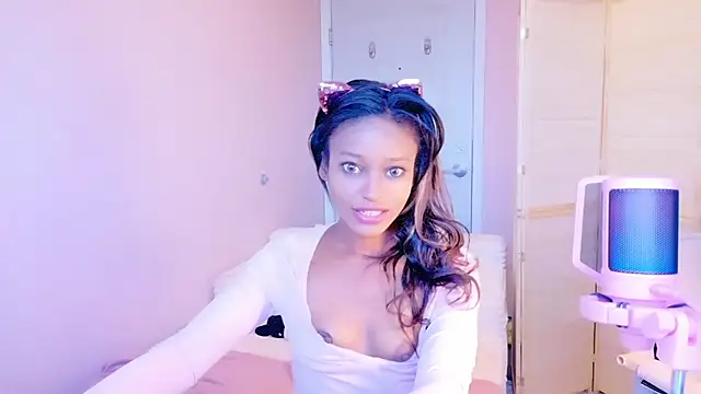 Snapshot of Amber_Fae chatting on April 4, 11:46 pm Amber Fae online show from April 4, 11:46 pm